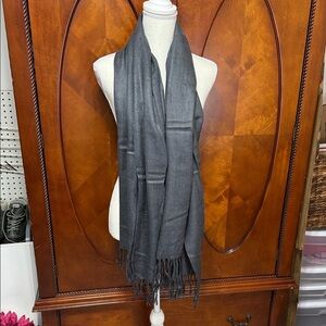 Elegant Gray Scarf with Fringe